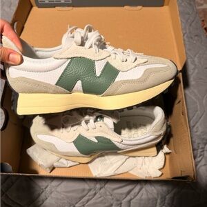New Balance 327 Sneakers – Intelligent Choice – Retro Style (NEW)